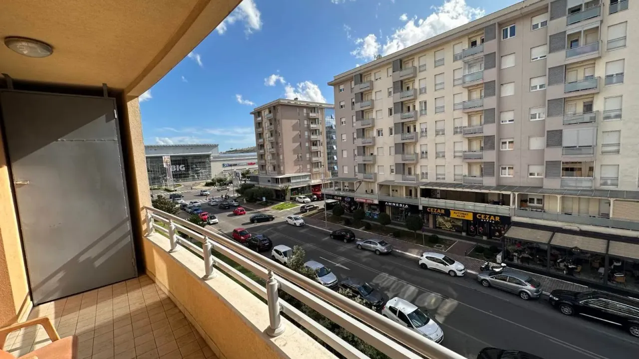 Izdavanje, jednosoban stan, 50m², City Kvart, Podgorica