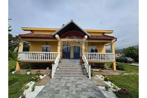 Izdavanje, kuća, 320m², Zagorič, Podgorica