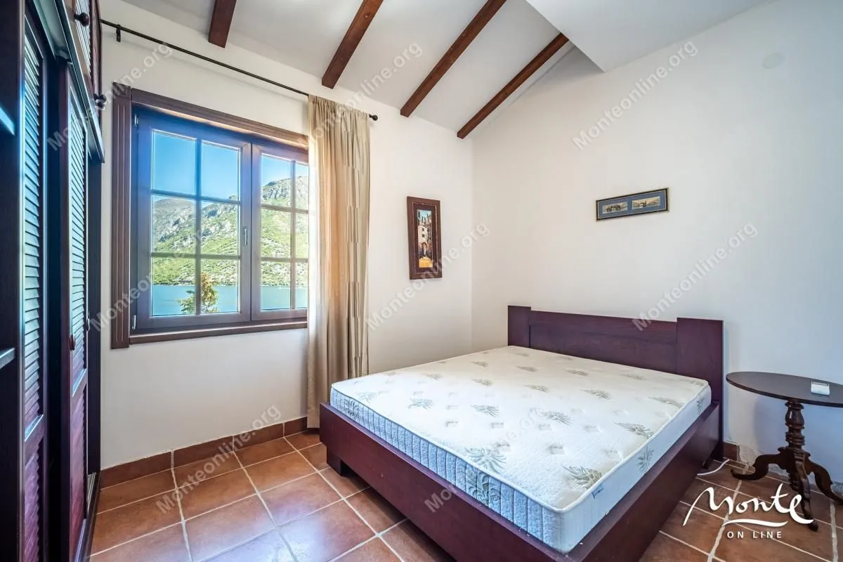 Prodaja, dvosoban stan, 92m², Kostanjica, Kotor