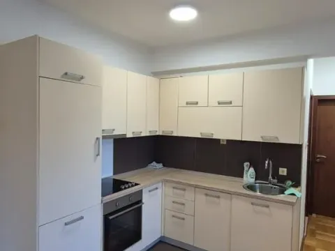 Izdavanje, trosoban stan, 88m², Bečići, Budva - image 9