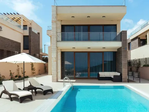 Izdavanje, kuća, 450m², Kotor, Crna Gora - image 1