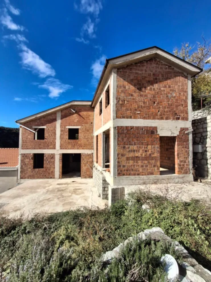 Sale, house, 220m², Markovići, Budva