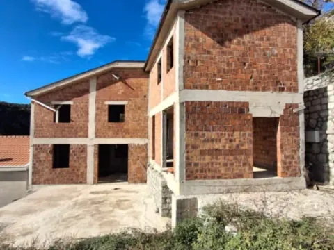 Sale, house, 220m², Markovići, Budva - image 1