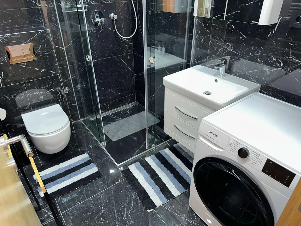 Izdavanje, četvorosoban stan, 102m², Crveni Krst, Beograd