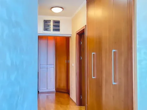 Izdavanje, dvosoban stan, 100m², Centar, Podgorica - image 2