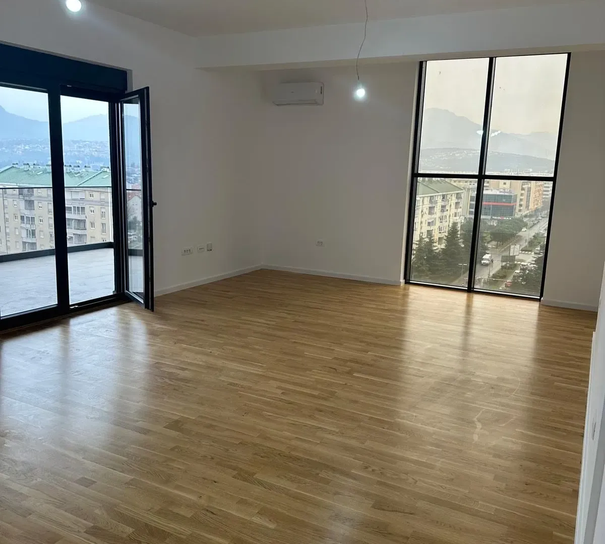 Izdavanje, poslovni prostor, 269m², Stari Aerodrom, Podgorica
