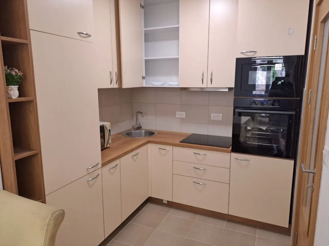 Prodaja, dvosoban stan, 72m², Dubovica, Budva