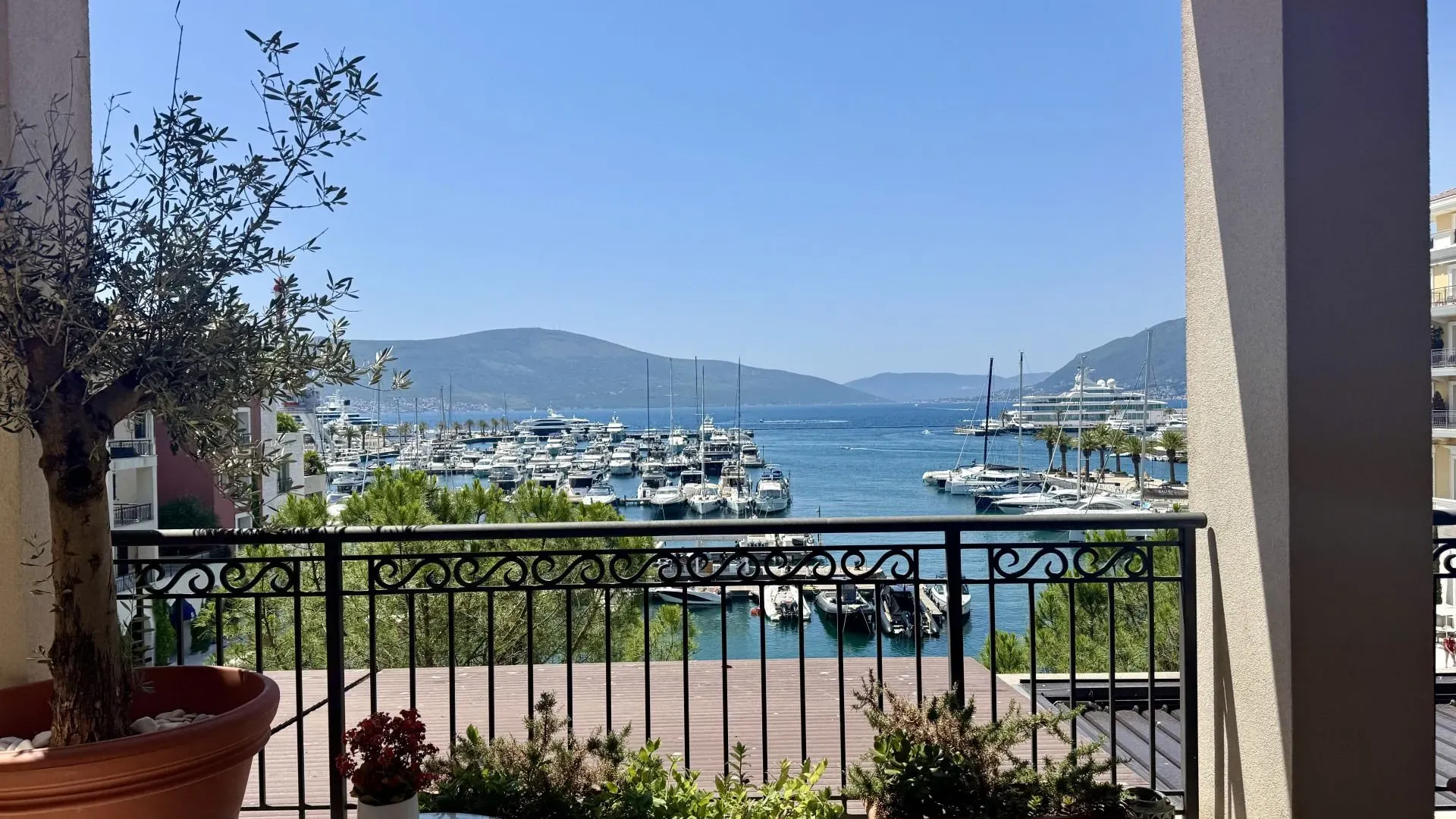 Rent, four bedroom apartment, 228m², Porto Montenegro, Tivat