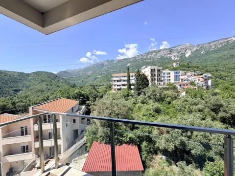 Pogled sa terase na planine i okolne objekte. - image 10