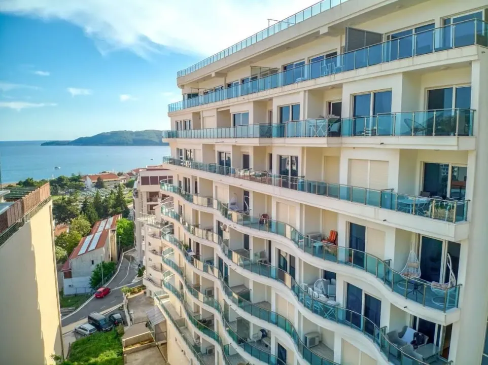 Sale, two bedroom apartment, 63m², Bečići, Budva