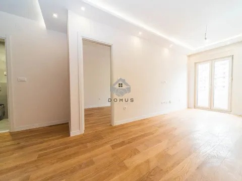 Izdavanje, poslovni prostor, 43m², Central Point, Podgorica - image 4