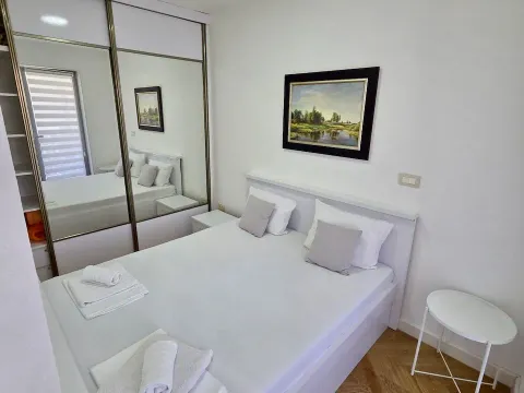 Rent, one bedroom apartment, 40m², Dobrota, Kotor - image 11