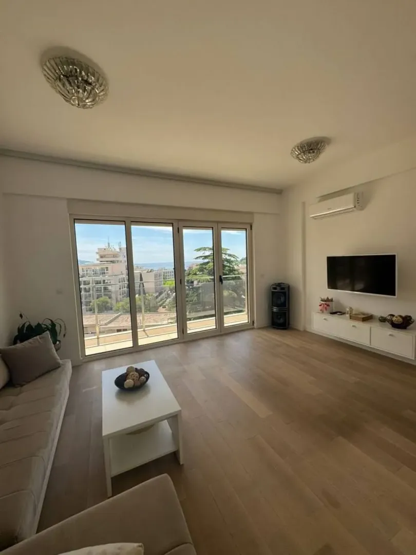 Rent, three bedroom apartment, 90m², Bečići, Budva