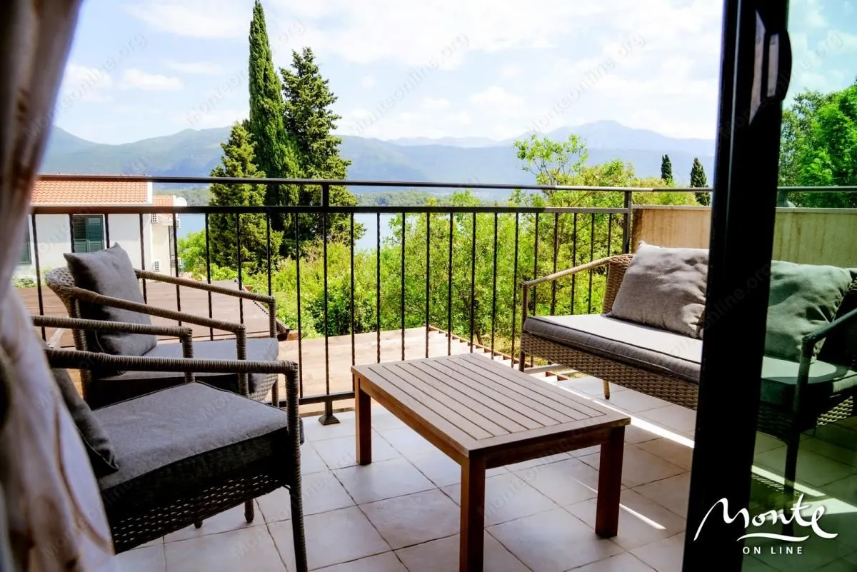 Sale, two bedroom apartment, 74m², Krašići, Tivat