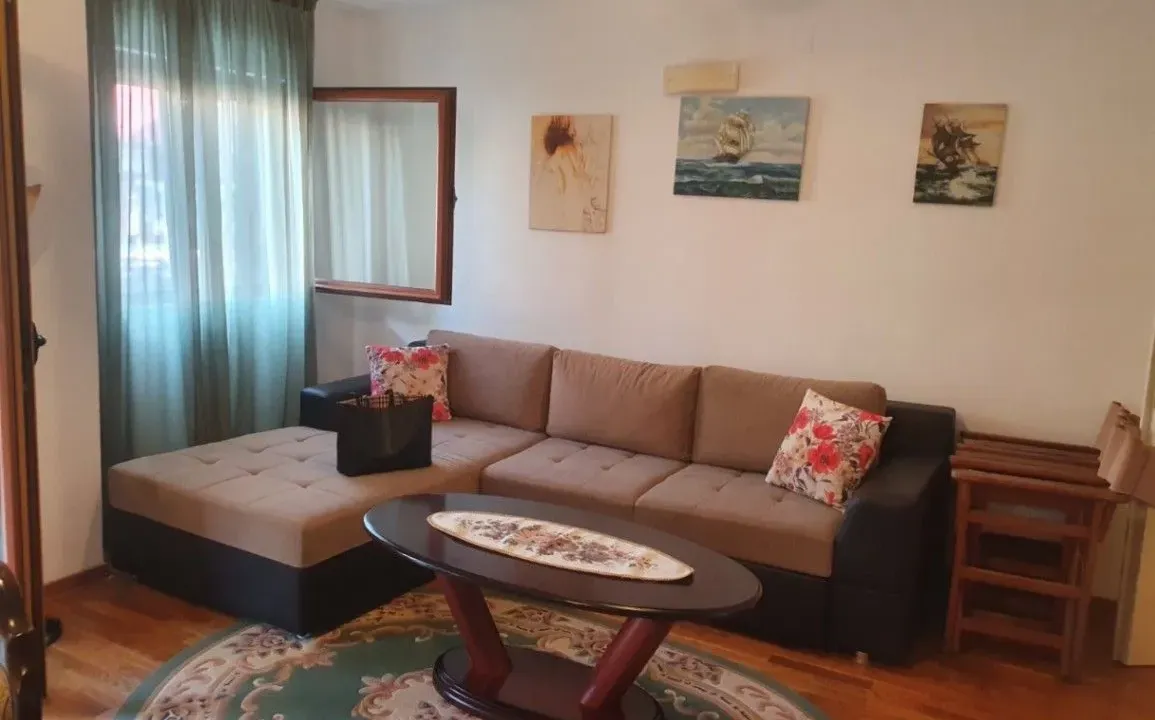 Izdavanje, jednosoban stan, 45m², Gospoština, Budva