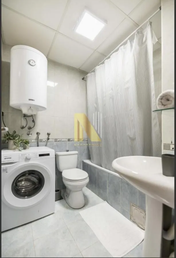 Izdavanje, dvosoban stan, 52m², Centar, Novi Sad