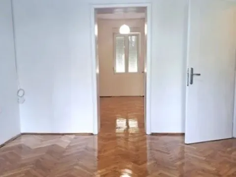 Izdavanje, poslovni prostor, 60m², Centar, Podgorica