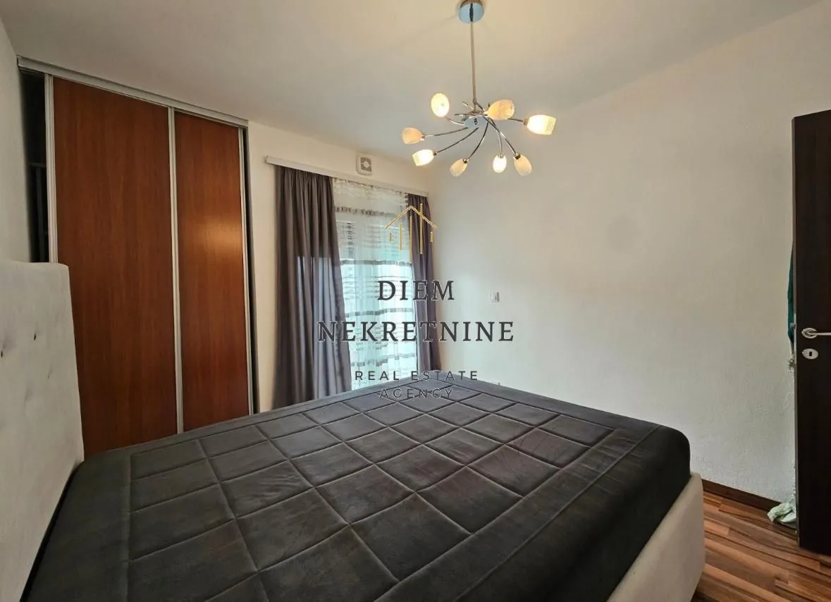 Izdavanje, trosoban stan, 120m², Centar, Bar