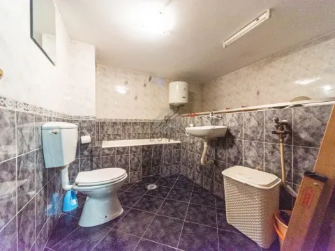 Rent, house, 380m², Gorica C, Podgorica - image 34