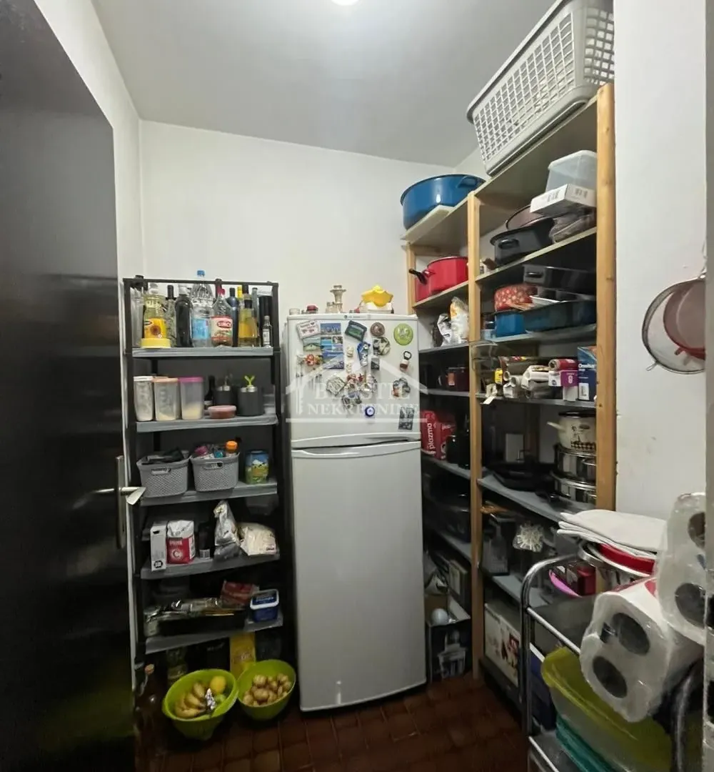 Prodaja, trosoban stan, 76m², Papazovac, Smederevo
