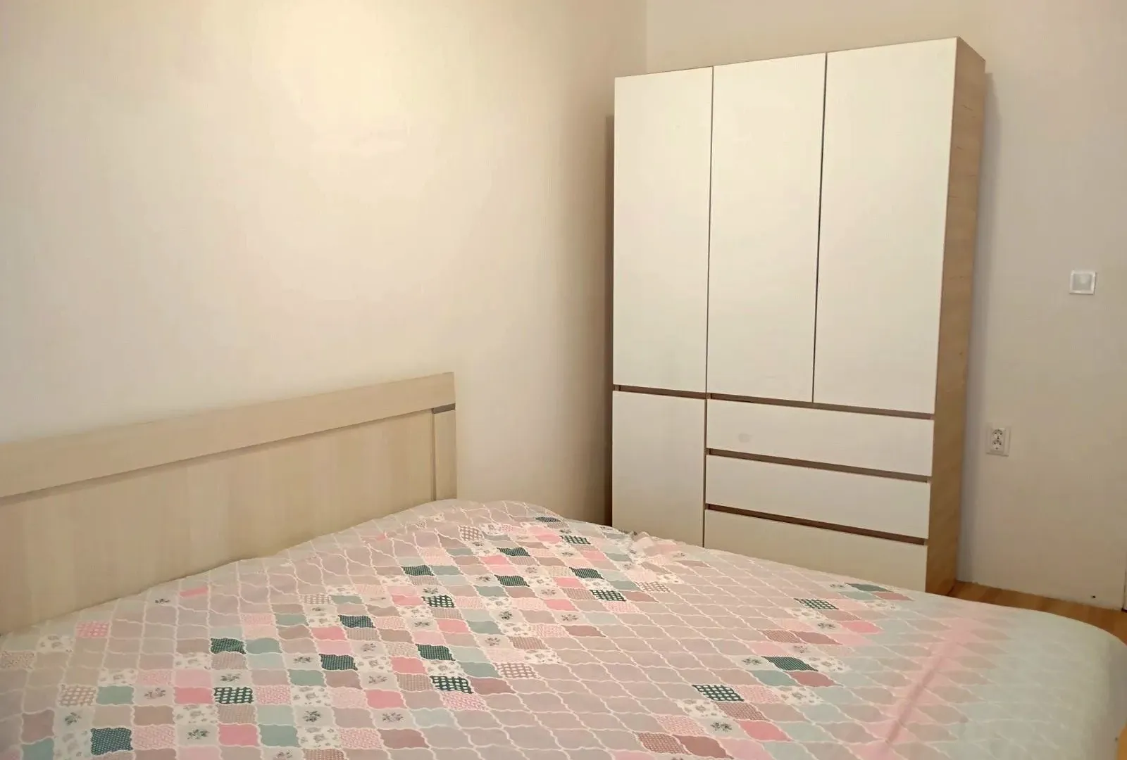 Izdavanje, dvosoban stan, 80m², Đenovići, Herceg Novi