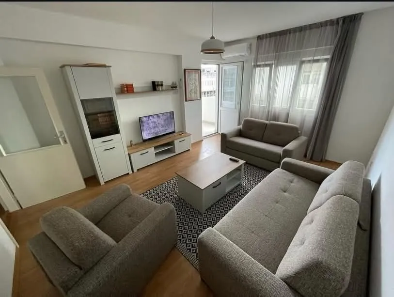 Izdavanje, jednosoban stan, 49m², Centar, Bar