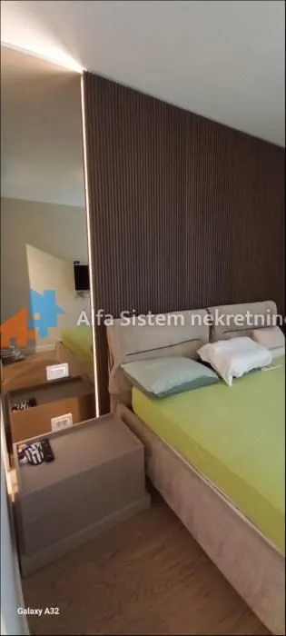 Izdavanje, trosoban stan, 92m², Savski Venac, Beograd