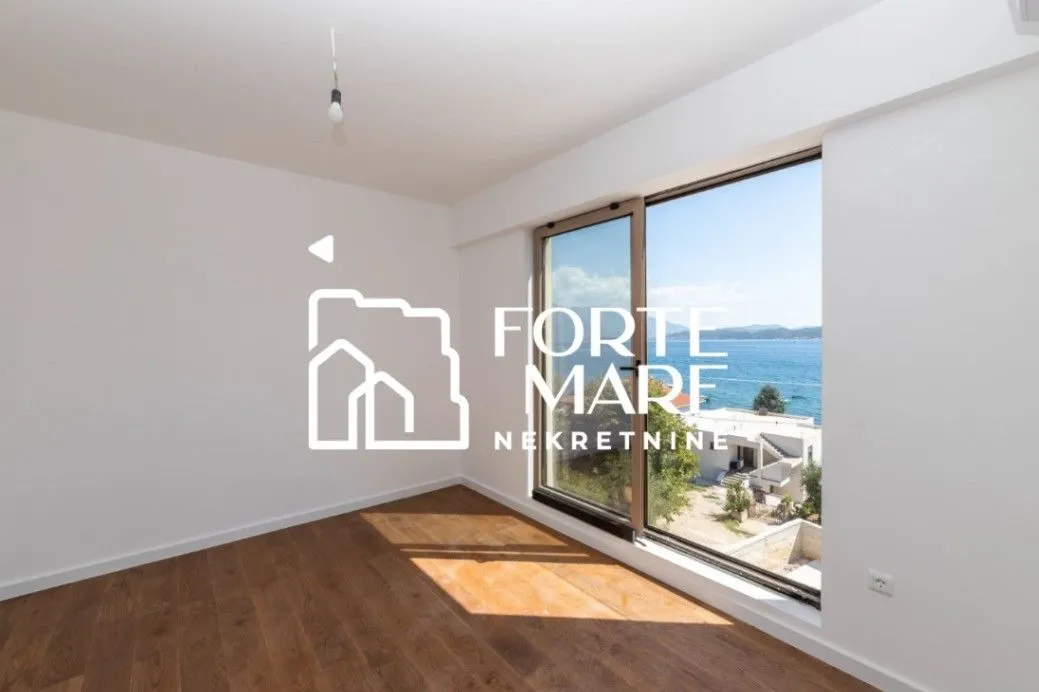 Prodaja, dvosoban stan, 61m², Baošići, Herceg Novi