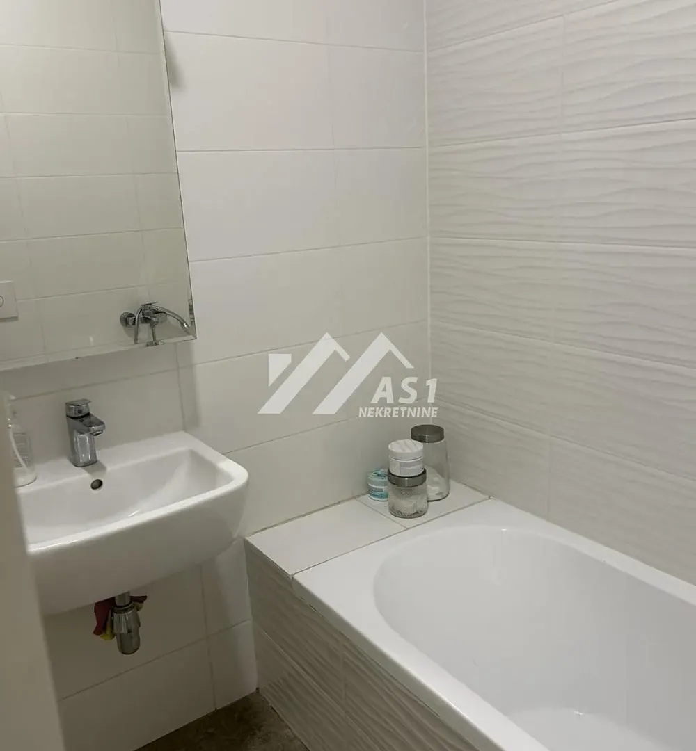 Izdavanje, dvosoban stan, 48m², Rotkvarija, Novi Sad Sve Podlokacije