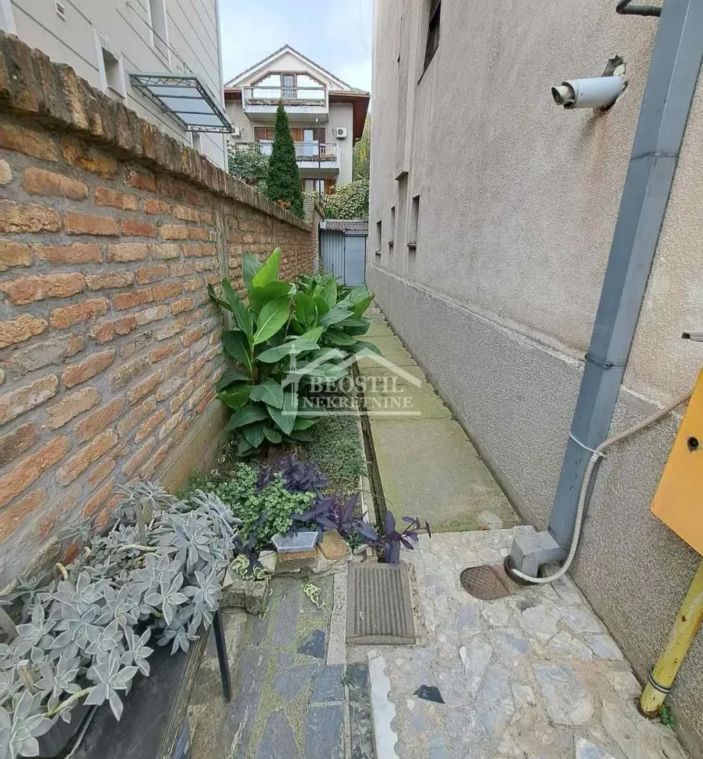 Prodaja, kuća, 180m², Centar Sve Podlokacije, Beograd