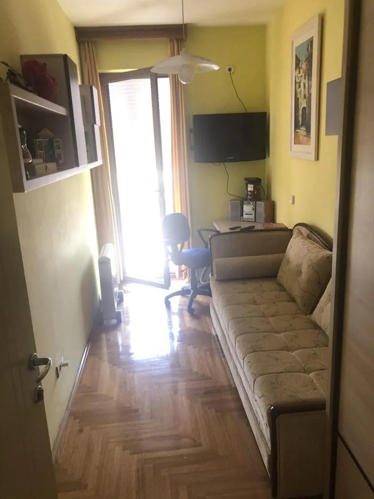 Izdavanje, dvosoban stan, 75m², Preko Morače, Podgorica