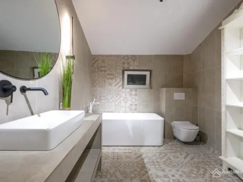 Sale, house, 198m², Tivat, Crna Gora - image 10