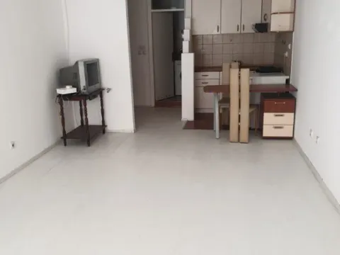 Rent, studio apartment, 33m², Kanarevo Brdo, Beograd - image 3