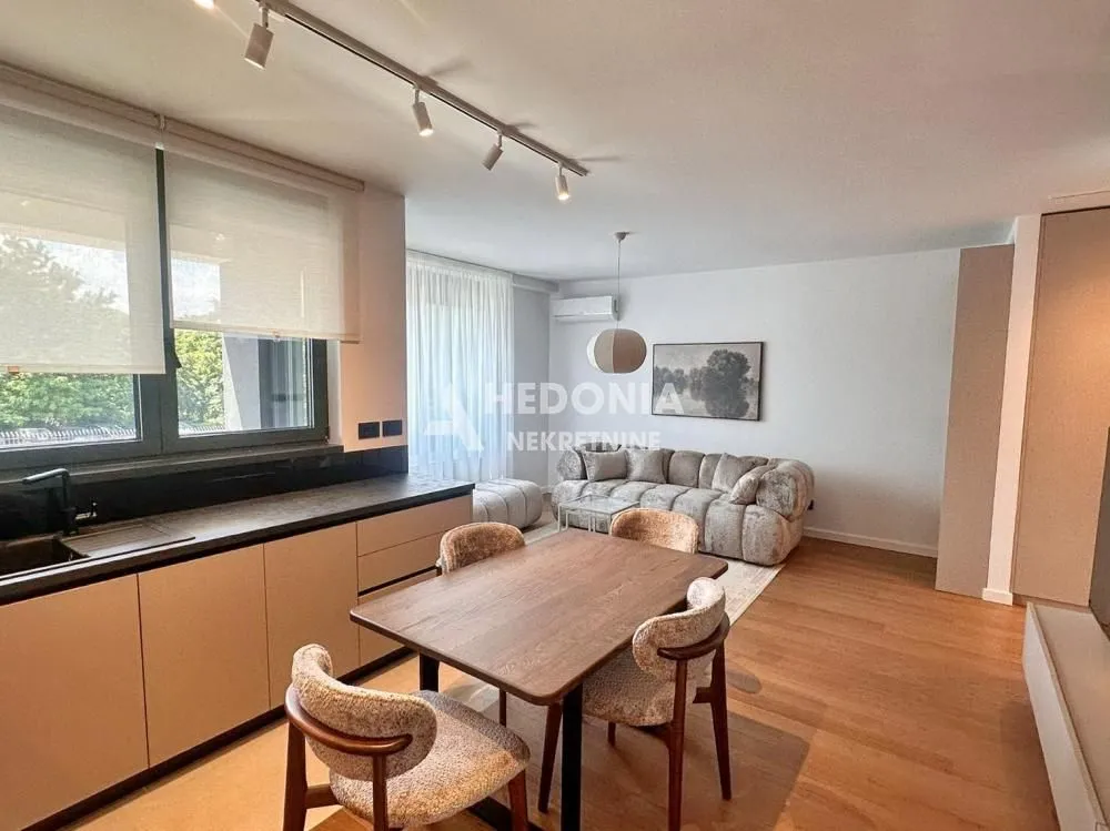 Izdavanje, trosoban stan, 65m², Vračar Sve Podlokacije, Beograd