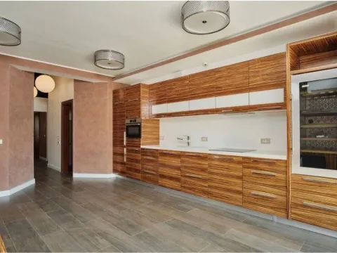 Prodaja, četvorosoban stan, 350m², Rafailovići, Budva - image 4