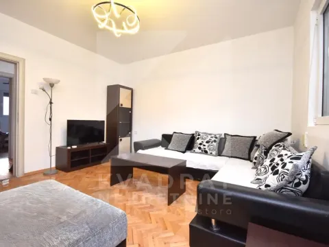 Izdavanje, dvosoban stan, 65m², Masline, Podgorica - image 1