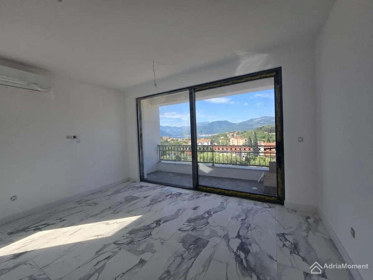 Prodaja, dvosoban stan, 54m², Radovići, Tivat