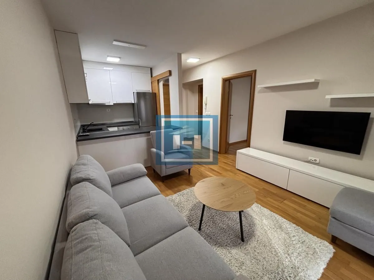 Izdavanje, jednosoban stan, 42m², Centar, Jagodina
