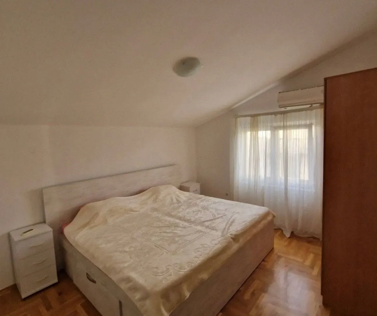 Izdavanje, dvosoban stan, 118m², Tološi, Podgorica