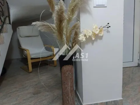 Izdavanje, kuća, 250m², Lipov gaj, Novi Sad Sve Podlokacije - image 8