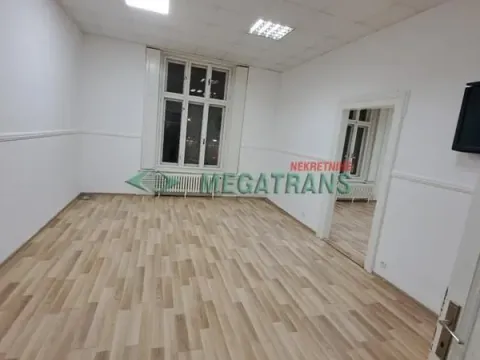 Izdavanje, trosoban stan, 108m², Novi Sad Sve Podlokacije, Novi Sad - image 2