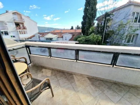 Rent, two bedroom apartment, 70m², Centar, Herceg Novi - image 9