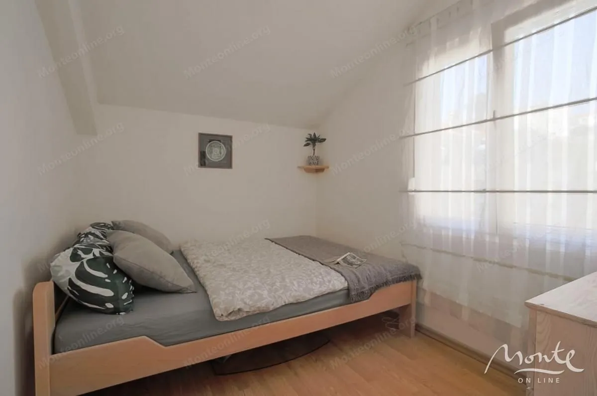 Prodaja, dvosoban stan, 82m², Đenovići, Herceg Novi