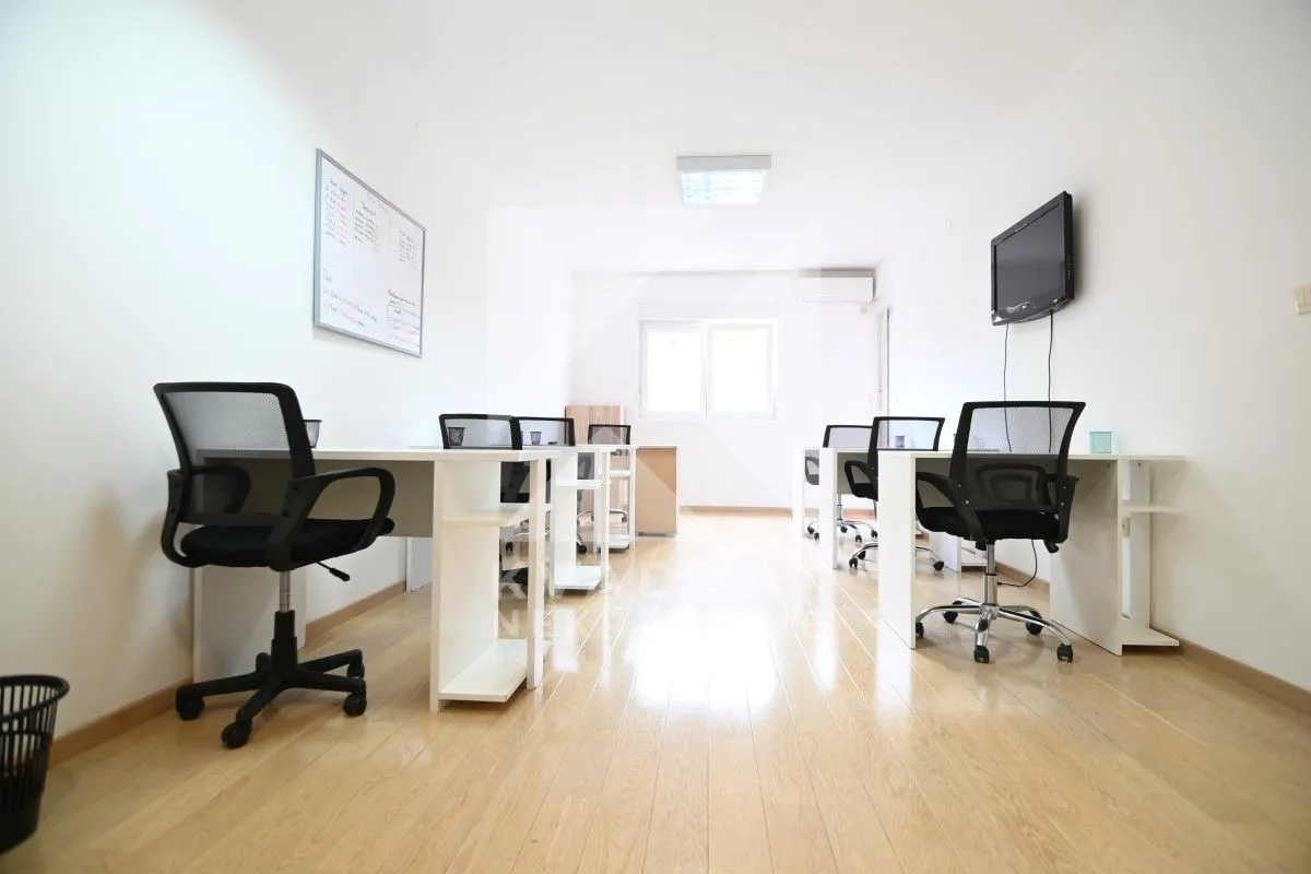 Izdavanje, poslovni prostor, 75m², City Kvart, Podgorica