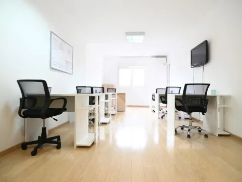 Izdavanje, poslovni prostor, 75m², City Kvart, Podgorica - image 1