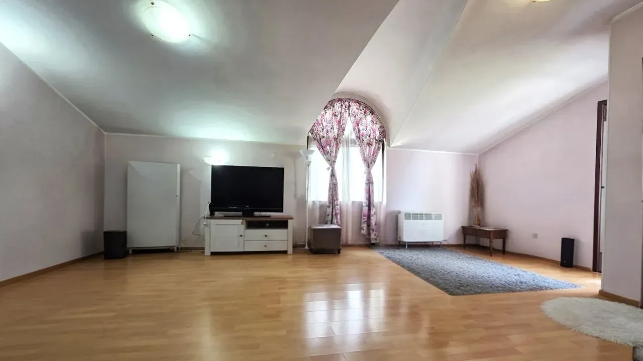 Rent, office space, 108m², Stara Varoš, Podgorica