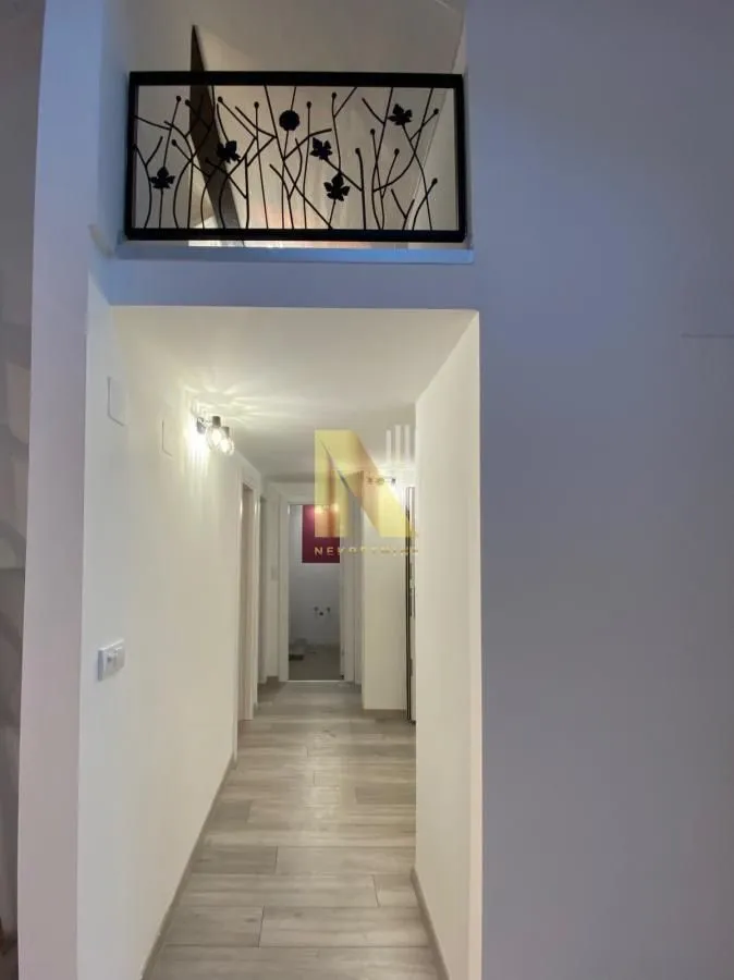 Prodaja, kuća, 199m², Socijalno, Novi Sad Sve Podlokacije