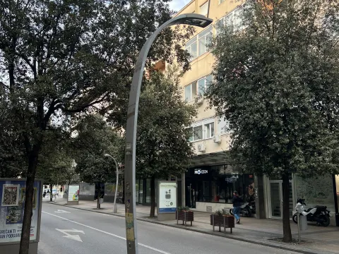 Izdavanje, poslovni prostor, 37m², Centar, Podgorica - image 1