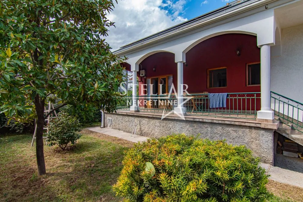 Rent, house, 220m², Tološi, Podgorica