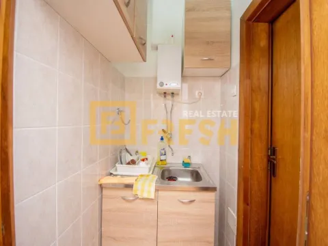 Izdavanje, poslovni prostor, 135m², Gintaš, Podgorica - image 16